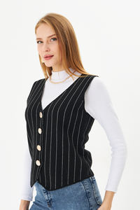 Gilet tricoté rayé à col en V décontracté pour femmes avec tissu d'usure extérieur à boutons - Product Image 3