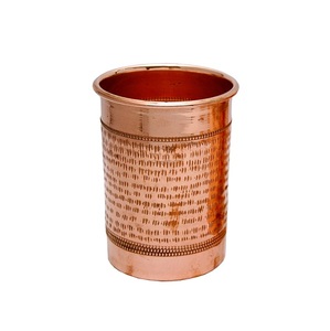 Verre à eau en cuivre pur 100% avec bordure à pois et tasse de service à eau polie et brillante martelée - Product Image 1