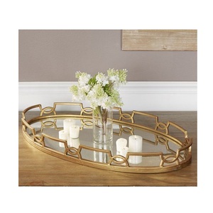 Plateau chic et moderne en métal avec miroir pour salon, coiffeuse et décoration de salle de bain, doté d'un plateau en verre réfléchissant raffiné - Product Image 2