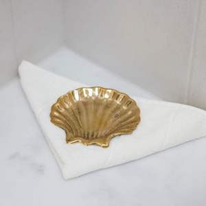 Porte-savon en laiton artisanal de qualité supérieure pour une décoration de salle de bain exclusive, avec du laiton massif et une finition raffinée - Product Image 1