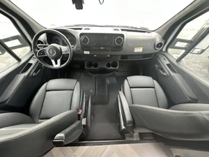 Autocaravana Coachmen RV Prism Select 24FSS de Alta Calidad, Modelo 2024, Usada y Lista para Sus Aventuras en Carretera - Product Image 6