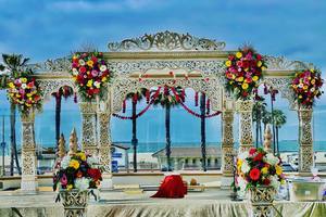 Mandap de Boda Tallado Dorado Real, Mandap de Boda Tradicional Malasio Rajwada, Conjunto de Mandap de Boda Cuadrado con Diseño de Gran Maharani, Mandap de Boda del Reino Unido - Product Image 2