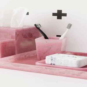 ชุดห้องน้ำทำจากเรซิ่นสุดหรูที่จัดระเบียบจานสบู่แปรงสีฟันที่วางแก้วแบบทันสมัยของใช้ในบ้าน - Product Image 1