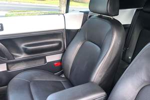 Volkswagen New Beetle Convertible 2010 USADO, Volante a la Izquierda/Derecha - Product Image 3