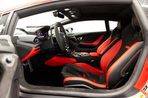 2023 pour Huracan Sterrato Coupé AWD Turbo R20 Conduite à gauche Intérieur en cuir foncé - Product Image 6