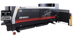MEILLEURE OFFRE DE GROS ET LIVRAISON RAPIDE - Machine de découpe laser à fibre Amada LCG-3015AJ avec LST3015 - Product Image 3