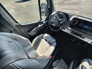 PROVEEDOR DE AUTOCARAVANAS USADAS A-i-r- s-t-r-e-a-ms Interstate Grand Tour EXT 3500 Clase B, Modelo 2021, en Venta para Camping y Viajes - Product Image 3