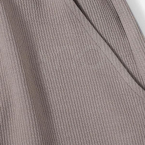 Pantalones cortos ligeros hechos con el mejor material para mujer, diseña tu propio logotipo, pantalones cortos teñidos lisos para mujer - Product Image 4
