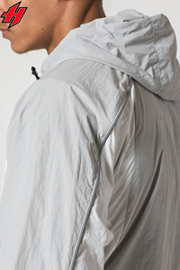 ชุดกีฬาน้ำหนักเบาชุดวอร์มกันลมสองชิ้นสำหรับผู้ชายชุดวอร์มกันลมออกแบบโลโก้ได้ตามต้องการ - Product Image 5