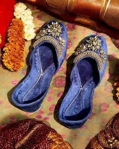 Vente chaude, fabrication directe, Jutti fait main, chaussures ethniques pour filles, Khussa traditionnel brodé, chaussures plates d'été, chaussures de mariage Khussa - Product Image 2