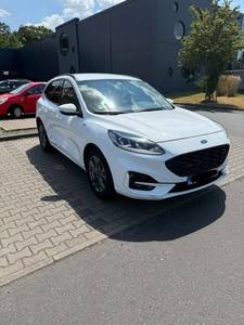 Ford Focus blanche d'occasion, berline, 2020, 2021, 2022, essence, 5 places, manuelle ou automatique, LED, Euro VI, conduite à gauche, turbo - Product Image 1