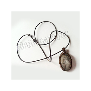 สร้อยข้อมือมาคราเม่สุดอินเทรนด์: เครื่องประดับแฟชั่นสำหรับทุกโอกาส งานฝีมือมาคราเม่จากอินเดีย - Product Image 1