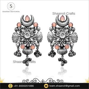 ต่างหูเงินดีไซน์แบบอินเดียดั้งเดิม ของชำร่วยงานเลี้ยง ต่างหูเงินออกซิไดซ์สำหรับผู้หญิง ดีไซน์ไม่ซ้ำใคร เหมาะสำหรับโอกาสวันครบรอบ - Product Image 2