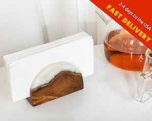 Servilletero de madera cuadrado ecológico de nuevo diseño 2025, accesorios de mesa de resina transparente para el hogar, cocina, baño, venta al por mayor - Product Image 4