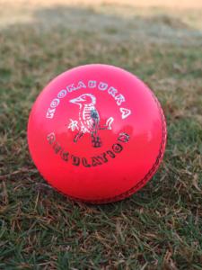 Kookaburra Pink Leather 2-Piece Match Cricket Hard Balls 156G Categoría de producto - Product Image 4