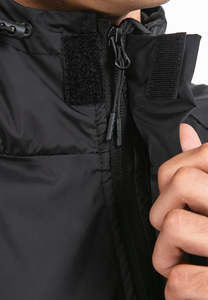 แจ็กเก็ตกันลมมีซิปโพลีเอสเตอร์สำหรับผู้ชายเสื้อฮู้ดพิมพ์โลโก้ผ้าซาติน - Product Image 2