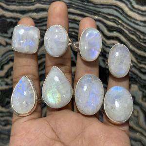 แหวนเงินชุบสไตล์โบฮีเมียนประดับมูนสโตนสีรุ้ง ดีไซน์ทองเหลือง แฟชั่นอินเทรนด์ ขายดี ประดับด้วยพลอยธรรมชาติ - Product Image 3