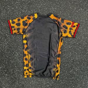 Chemises de compression à manches courtes pour hommes, personnalisées, très vendues, Rash Guard BJJ, Rash Guard imprimé sur toute la surface, fabriqué en polyester et élasthanne - Product Image 3