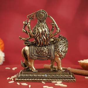 Durga Maa de Diseño Tradicional en Latón Puro Sentada sobre un León con Armas Divinas para la Celebración de Diwali - Product Image 4