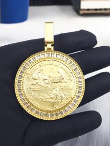 Pendentif de luxe Hip Hop pièce de monnaie Liberty, serti de diamants Moissanite taille baguette, finition or - Product Image 2