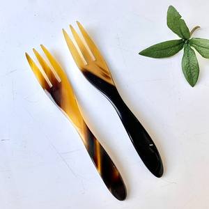 Cuchara moderna hecha de cuerno utensilios personalizados naturales cucharas de caviar de cuerno de búfalo ecológicas - Product Image 3