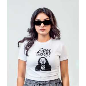 เสื้อเจอร์ซีย์ Lana Del Rey น่ารัก ใส่สบาย ระบายอากาศได้ดี ผลิตจากผ้าฝ้าย 100% ไซส์ XL ตกแต่งด้วยผ้าไหมพร้อมโลโก้ - Product Image 3