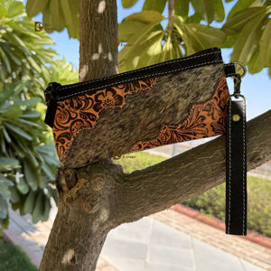 Bolso de Mano Tipo Clutch de Piel de Vaca con Diseño Western, Cartera Negra con Grabado y Pelo en la Piel - Product Image 1