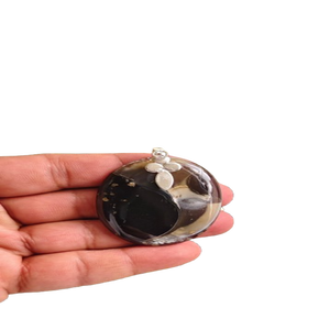 Colgante de ónix blanco y negro Encantos de moda naturales Accesorio elegante y elegante - Product Image 2