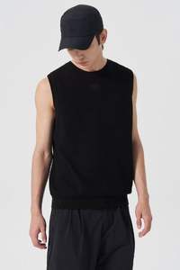 Gilet en coton noir Zephyr Mosaic pour homme, sans manches, flux d'air équilibré, tissu extensible, conçu pour un mouvement calme et un confort optimal - Product Image 4