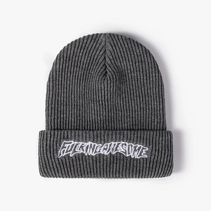 2024 Casquette tricotée multicolore personnalisée unisexe avec logo brodé Vente chaude Bonnet en tricot pour les voyages en plein air pour hommes et femmes - Product Image 4