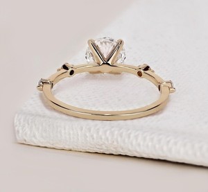 Anillo de Oro Amarillo de 14K con Diamante Cultivado en Laboratorio, Certificado IGI, 1.13 CT, Corte Redondo, VVS2 F, Joyería de Compromiso de Lujo - Product Image 4