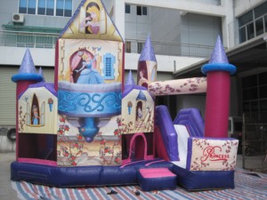 Castillo inflable 4 en 1 para saltos y toboganes infantiles - Product Image 1