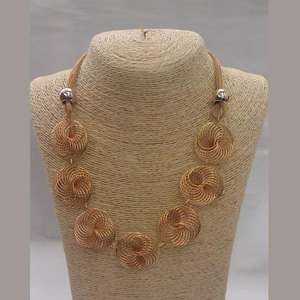 Urthn 1106816 Collar de declaración chapado en oro Collares en capas de moda - Product Image 1