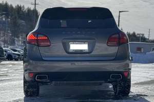 SUV de taille moyenne ultra-luxueux d'occasion 2024, véhicule utilitaire haut de gamme à 7 places avec des caractéristiques de confort avancées - Product Image 4