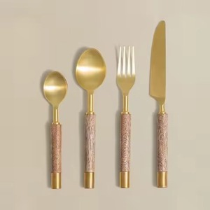 Ensemble de couverts en argent avec poignée en rotin et jute Couverts élégants en acier miroir pour la maison, la vaisselle de mariage Occasions spéciales - Product Image 5