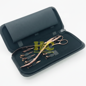 Nuevas llegadas: Kit profesional personalizado de pinzas de acero inoxidable para extensiones de cabello, con estuche, clips y agujas en forma de C para uso comercial. - Product Image 3