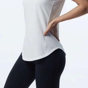 Camiseta de algodón ligera para mujer, cómoda camiseta de moda con cuello redondo en blanco para exteriores, ropa informal diaria con estilo - Product Image 6