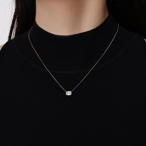Collar Moderno East West Emerald con Diamante Cultivado en Laboratorio de 1.00 Ct D-F VVS1-VS2 en Oro Amarillo de 14K y 18K para Ocasiones Festivas - Product Image 2