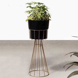 Disponible macetas de metal hechas a mano exclusivas de alta calidad elevar su espacio con diseños de moda maceta colgante - Product Image 1