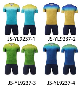 Maillots de football à manches courtes en polyester respirant à 100 %, design personnalisé par sublimation, uniformes de haute qualité, légers et à séchage rapide - Product Image 2