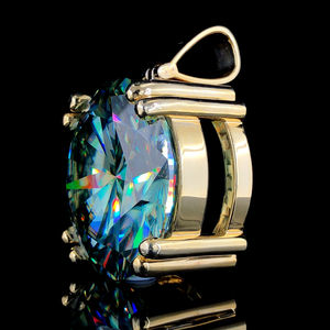 จี้เพชรมอยส์ซอไนต์สีเขียวประดับเพชรโมอิสซาไนต์ที่สวยงามของขวัญสำหรับเธอ - Product Image 2