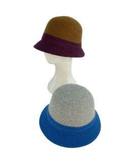 Chapeau Bob Réversible Personnalisé pour Femme, Imprimé All-Over, en Laine, Style Créateur de Mode - Product Image 1