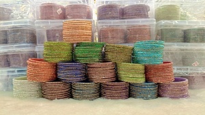 Royal Rajwadi Bangles pour femmes Trendy Zinc Alloy Metal avec perle Main Work Idéal pour les fonctions de mariage et les looks traditionnels - Product Image 5