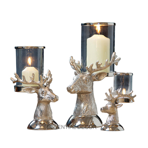 Ensemble de piliers de bougies T faites à la main dorées 3 pièces Décoration d'éclairage de Noël Carré en aluminium Coulée de métal en vente - Product Image 3
