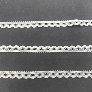 Dentelle blanche de luxe vintage fantaisie écologique 100% polyester 1 cm de largeur avec décalcomanie métallique - Product Image 4