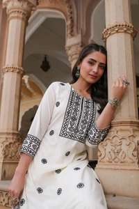 Ropa informal de moda india para mujer, Kurta larga bordada de Kutch de algodón con trabajo de espejo con borde de encaje Palazzo y Gota Dupatta - Product Image 3