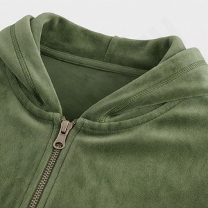 Conjunto Deportivo de Terciopelo Personalizado para Mujer, 2 Piezas, Sudadera con Capucha y Pantalones, Directo de Fábrica, Impresión de Logotipo OEM, Ropa Deportiva Suave de Poliéster para Gimnasio - Product Image 4