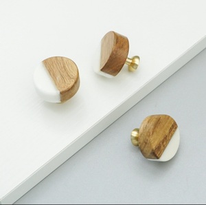 Bouton de porte en marbre blanc et incrustation de bois Poignée de porte de placard en pierre solide-Accessoire de maison de luxe-par Unique Craft India - Product Image 4