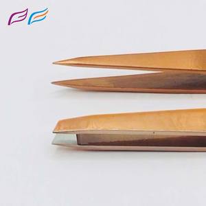 Pince à épiler à sourcils en acier inoxydable et or rose avec logo personnalisé en gros Outils de beauté professionnels à bout pointu incliné Sac de marque privée - Product Image 4