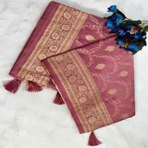 Sari de Seda Satén Premium VASTRA COTTAGE con Motivos de Jaal Tejidos en Zari Dorado, Borde Floral en Zari, Pallu en Zari Rico y Borlas Elegantes - Product Image 5